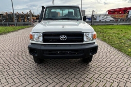 Toyota Land Cruiser 4x4 4.2D 2023 фото 1