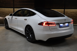 Tesla Model S 2017 фото 3