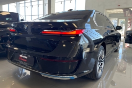 BMW i7 xDrive60 2023 фото 3