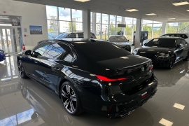 BMW 7 Series 760e  2023 фото 4