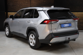 Toyota RAV4 2020 фото 4