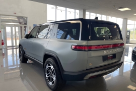 Rivian R1S 2023 фото 2