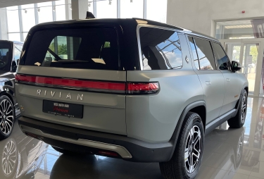 Rivian R1S 2023 photo 4