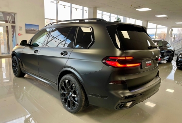 BMW X7 40d 2024 photo 3