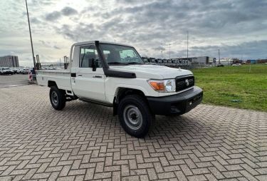 Toyota Land Cruiser 4x4 4.2D 2023 фото 2