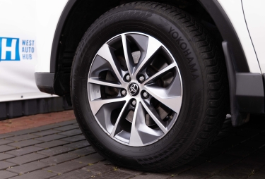 Toyota RAV4 Hybrid 2017 фото 2