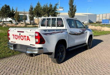 Toyota Hilux GLX SR5 4X4 2.4D 2023 фото 3