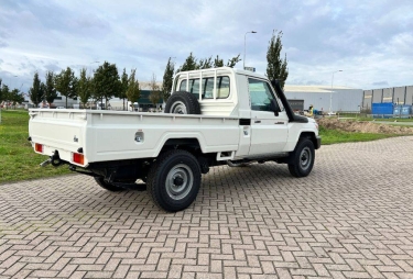 Toyota Land Cruiser 4x4 4.2D 2023 фото 4