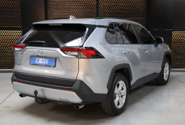 Toyota RAV4 2020 фото 3