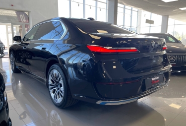 BMW i7 xDrive60 2023 фото 4