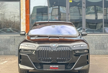 BMW 7 Series 740d 2024 фото 1