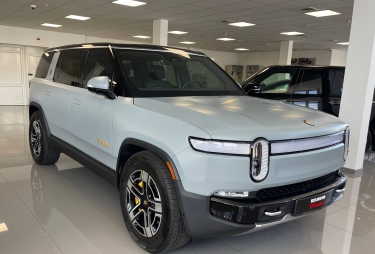 Rivian R1S 2023 photo