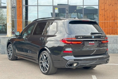 BMW X7 40d 2024 фото 3