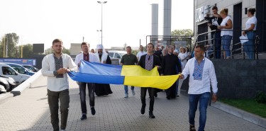 До Дня прапора у WAH відкрили 12-метровий флагшток та  урочисто підняли синьо-жовтий стяг