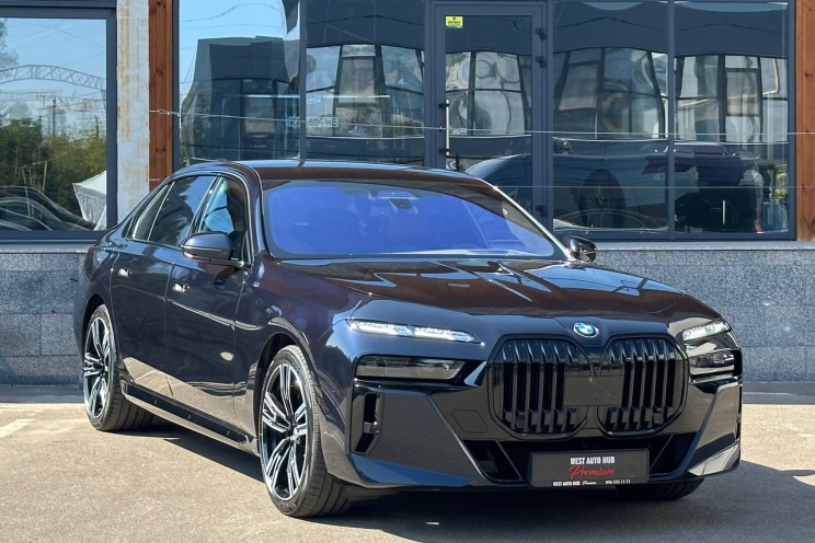 BMW 740 2023 фото