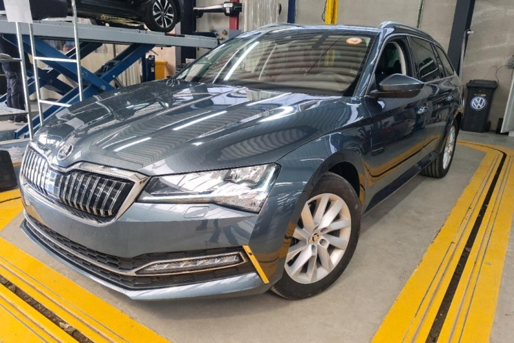 Skoda Superb Combi 2020 фото