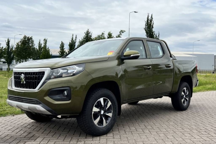 Peugeot Landtrek Double Cab 4x4 1.9L Diesel 6-Speed 2023 фото