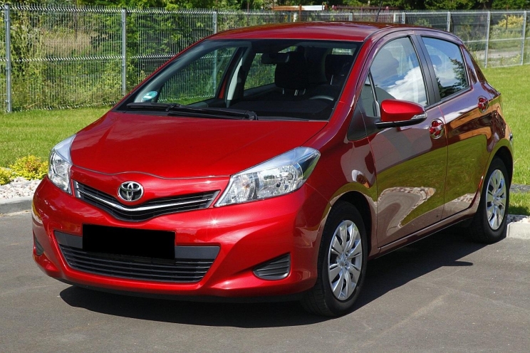 Toyota Yaris 2012 фото
