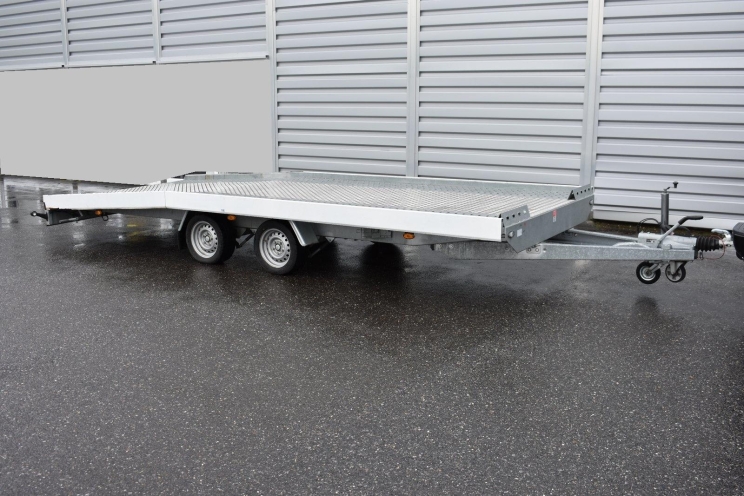 Blyss Anhänger Jupiter 2017 photo