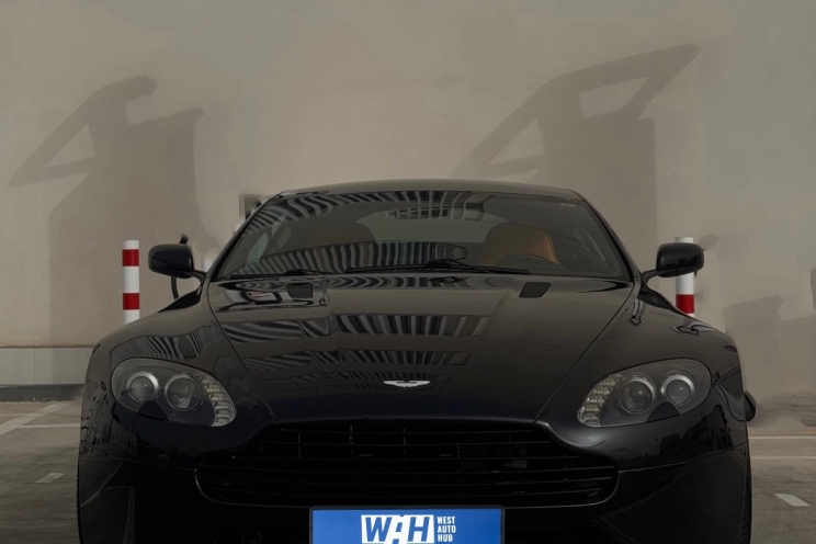 Aston Martin V8 Vantage 2006 фото