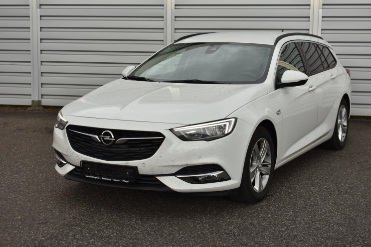 Opel Insignia Sports Tourer 2018 фото