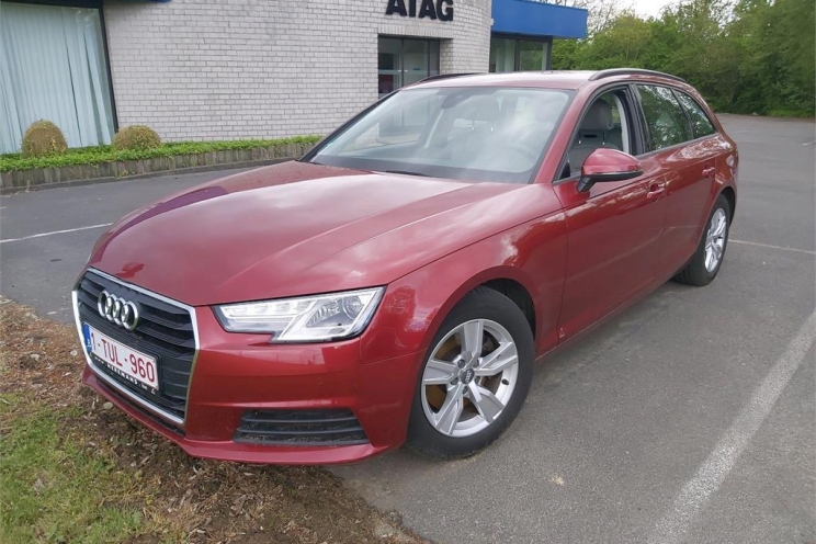 Audi A4 Avant 2018 photo