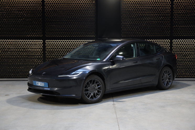 Tesla Model 3 2025 photo