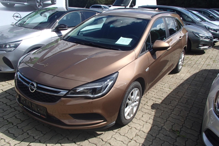 Opel Astra Sports Tourer 2017 фото