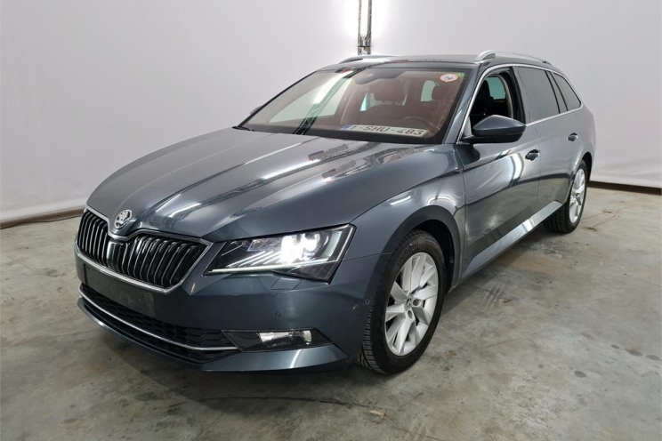 Skoda Superb Combi 2017 photo