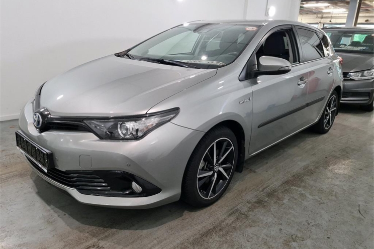 Toyota Auris 2018 фото
