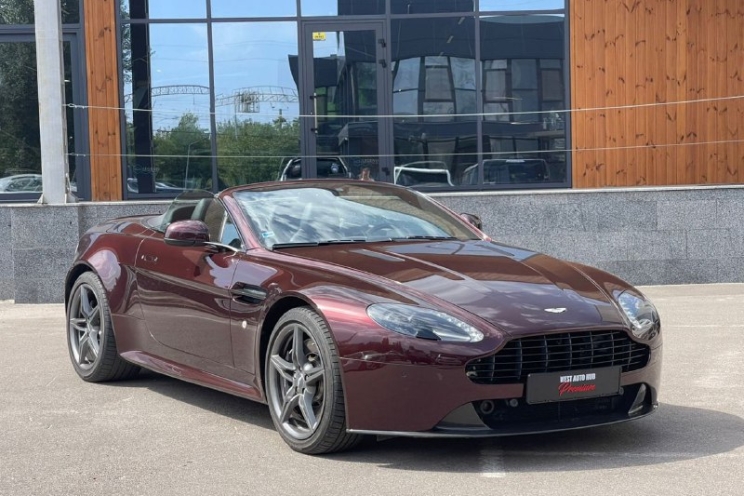 Aston Martin V8 Vantage S 2017 photo