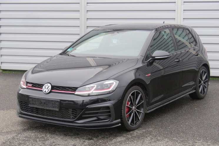 Volkswagen Golf GTI 2020 photo