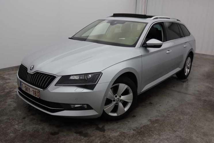 Skoda Superb Combi 2017 фото
