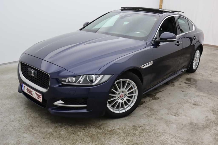 Jaguar XE 2017 photo