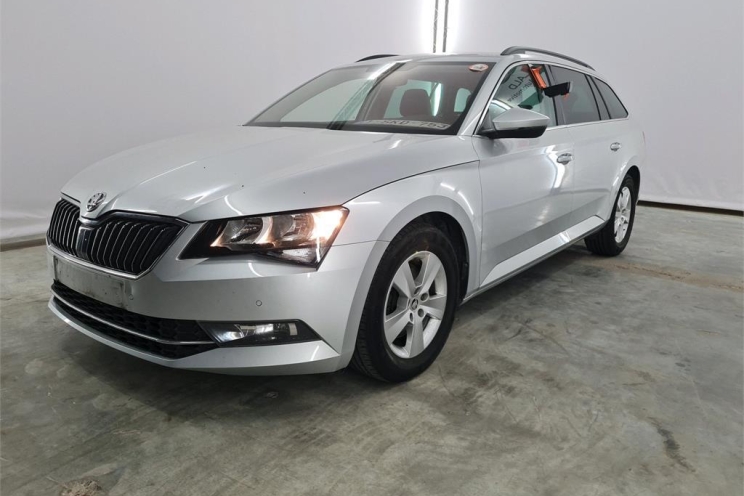 Skoda Superb Combi 2017 photo