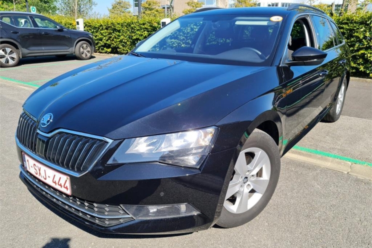 Skoda Superb Combi 2017 photo