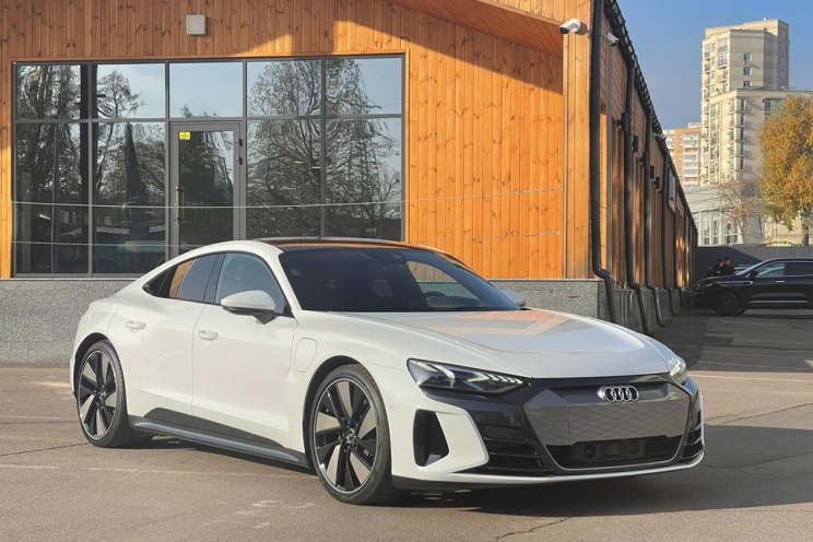 Audi e-tron GT 2021 фото