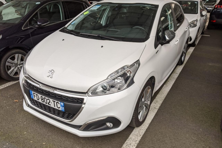 Peugeot 208 2019 photo