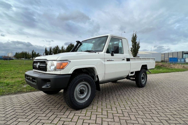 Toyota Land Cruiser 4x4 4.2D 2023 фото