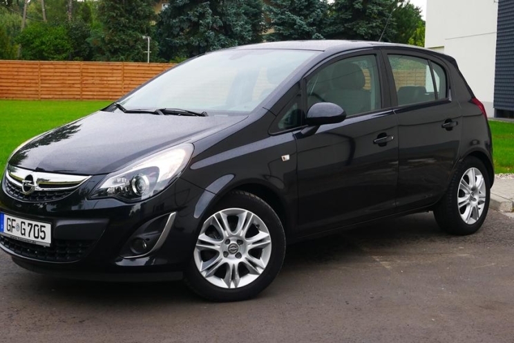 Opel Corsa 2013 photo