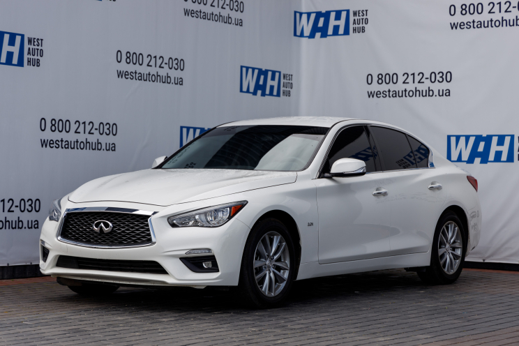 Infiniti Q50 photo
