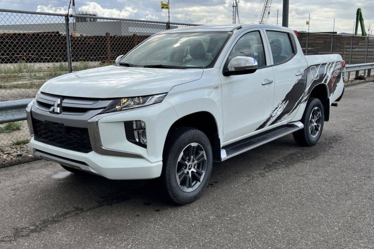 Mitsubishi L200 4x4 2.5D GLX Double Cab 2023 фото