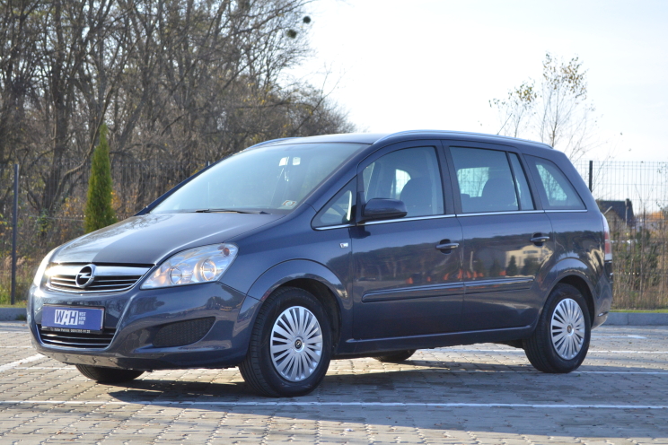 Opel Zafira photo