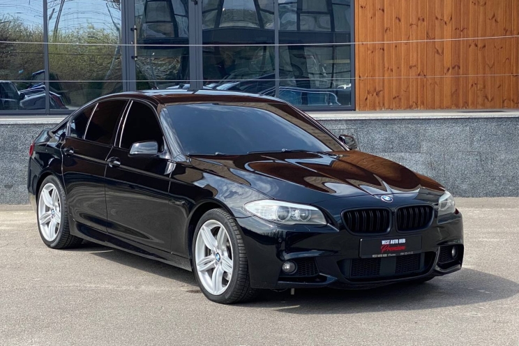 BMW 5 Series 535i 2012 photo