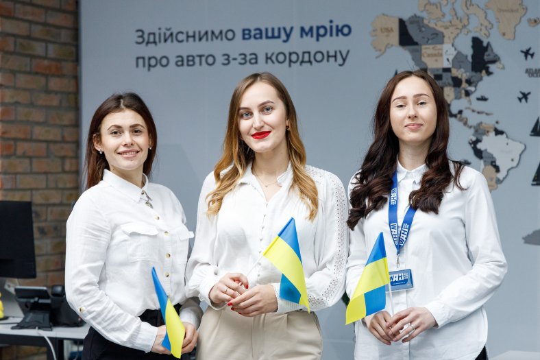 Синьо-жовтий настрій: WAH долучився до відзначення Дня єднання в Україні фото 3