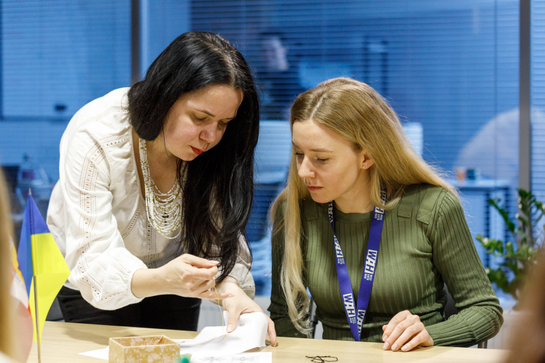 До Дня вишиванки у WAH створили вишиті обереги для ЗСУ, що символізують перемогу фото 2