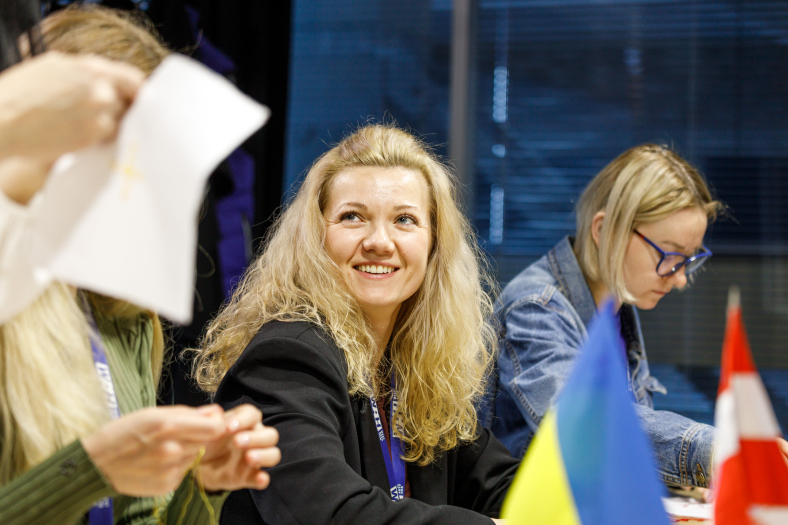 До Дня вишиванки у WAH створили вишиті обереги для ЗСУ, що символізують перемогу фото 5