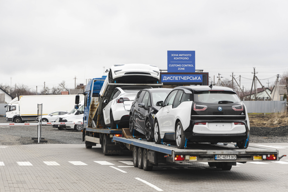 Розмитнення електромобілів: Нові правила та особливості фото