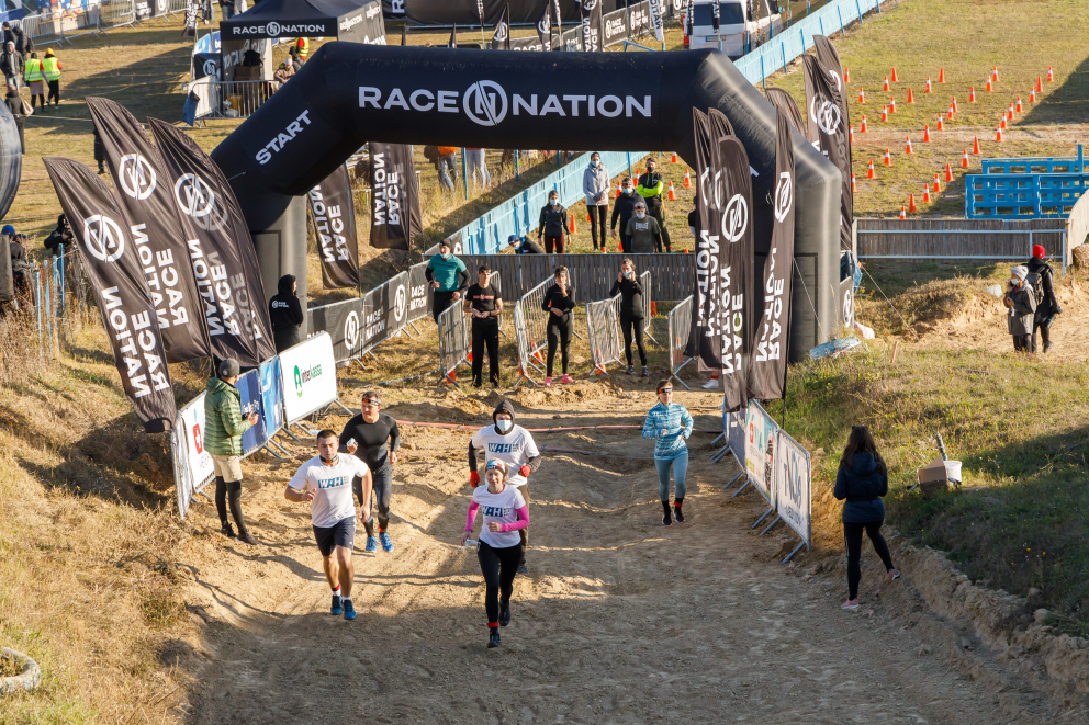“Пройти вогонь, воду і мідні труби”: як WEST AUTO HUB змагався у бігові з перешкодами на RACE NATION в Києві фото