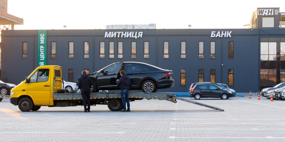 Як легально продавати нерозмитнені автомобілі, які вже перебувають в Україні? фото